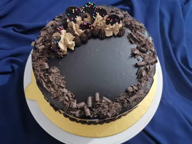 চকলেট কেক ডিজাইন ২৬ — Tinnis Bakeshop — Tinnis Bakeshop