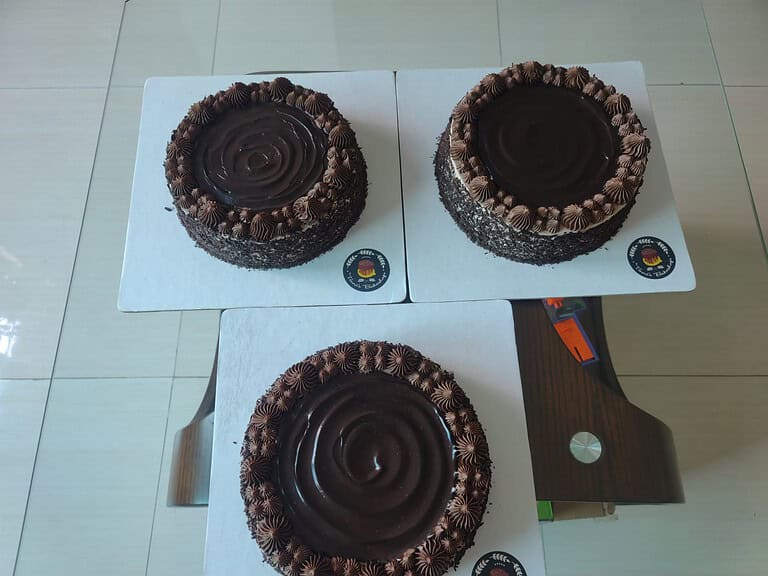 চকলেট গানাশ কেক — Tinnis Bakeshop