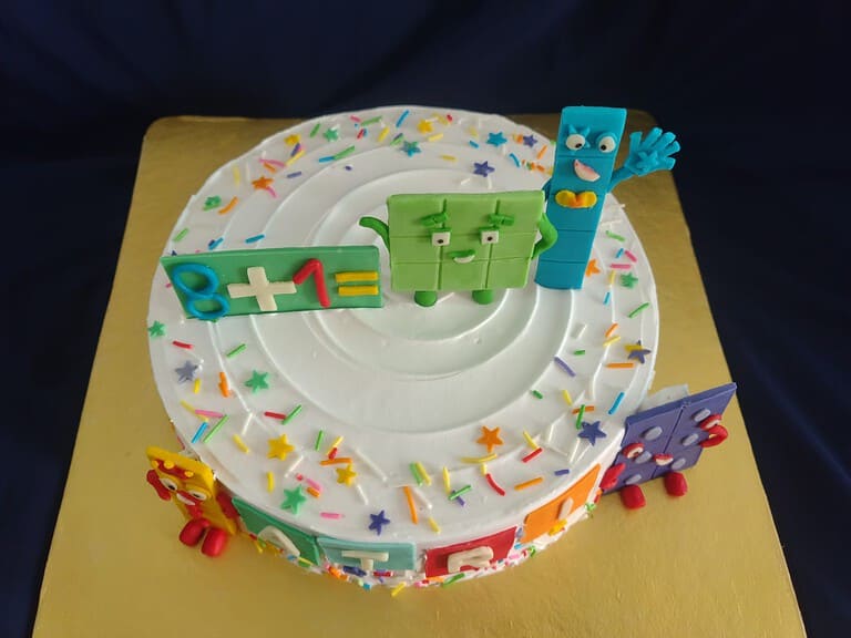সংখ্যা-ব্লক থিমের রঙিন জন্মদিনের কেক — Tinnis Bakeshop